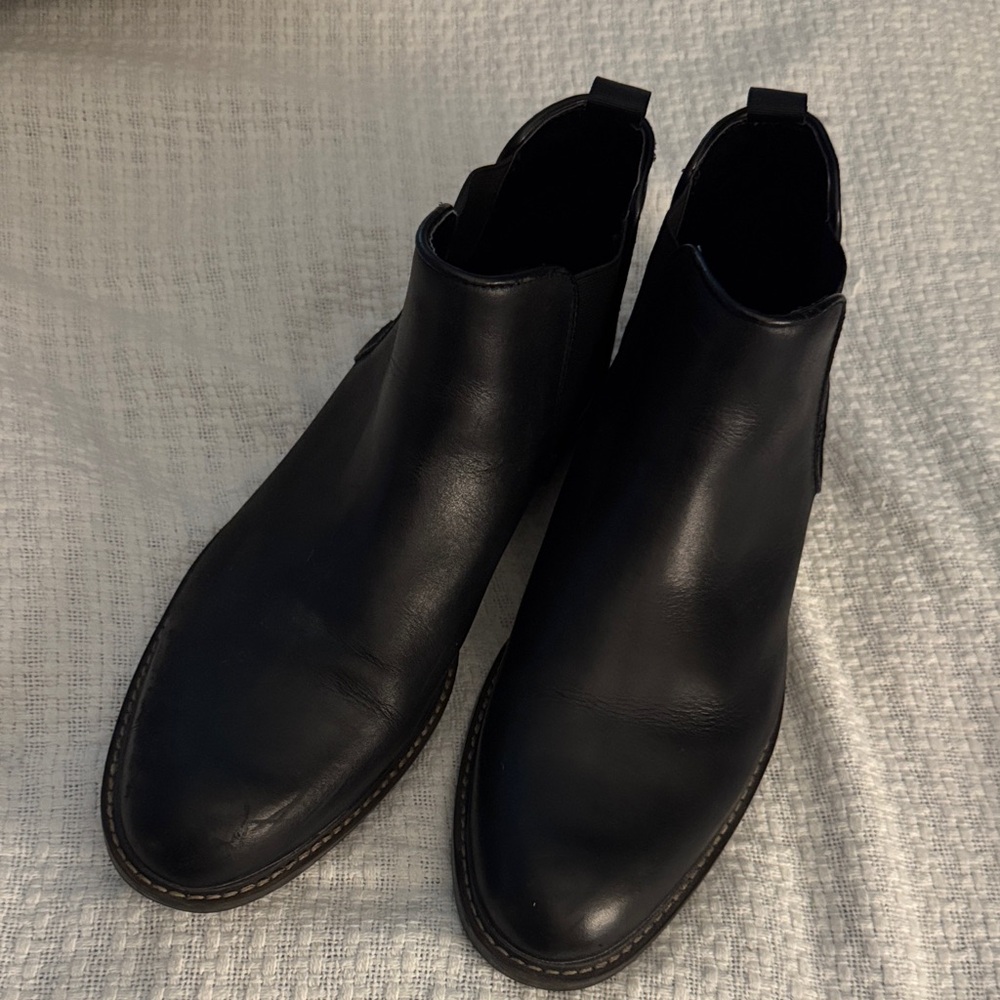 Sleek Black Leather Chelsea Boots